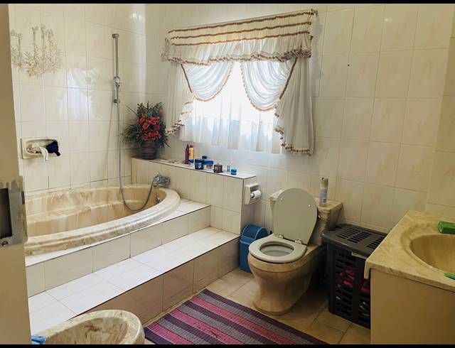 4 BEDROOM HOUSE FOR SALE IN SELECTION PARK